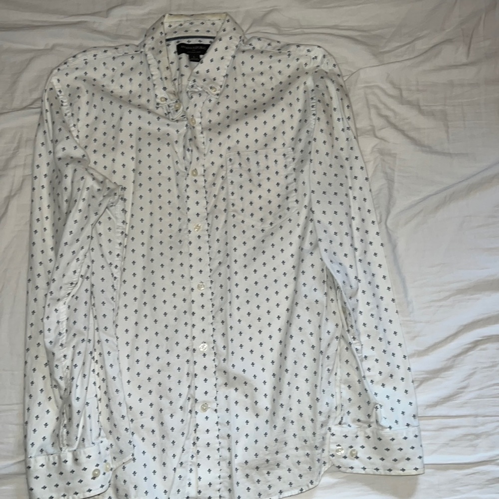 Men’s untucked shirt size large
